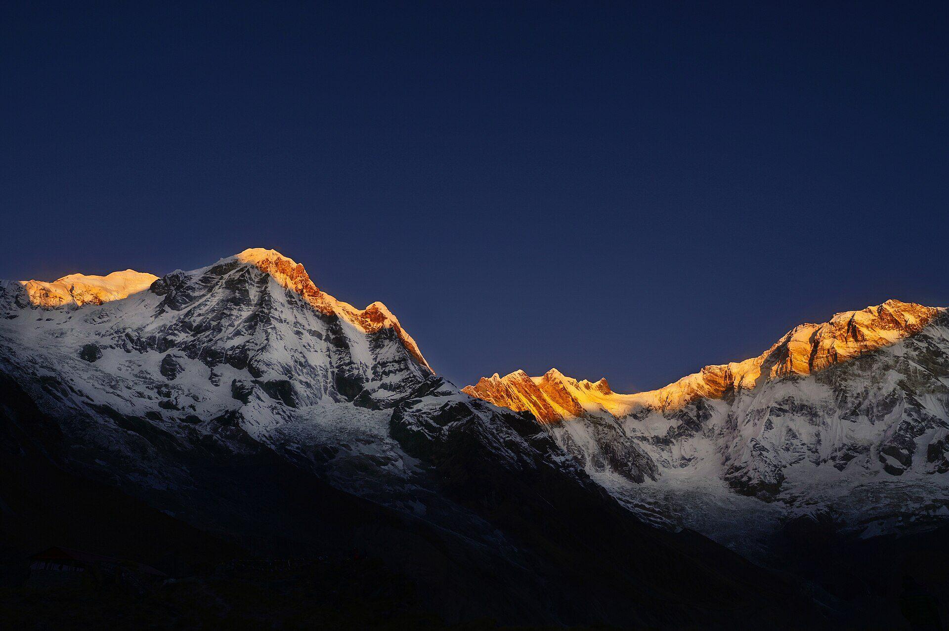 Alba sulla catena dell'Annapurna, in Nepal